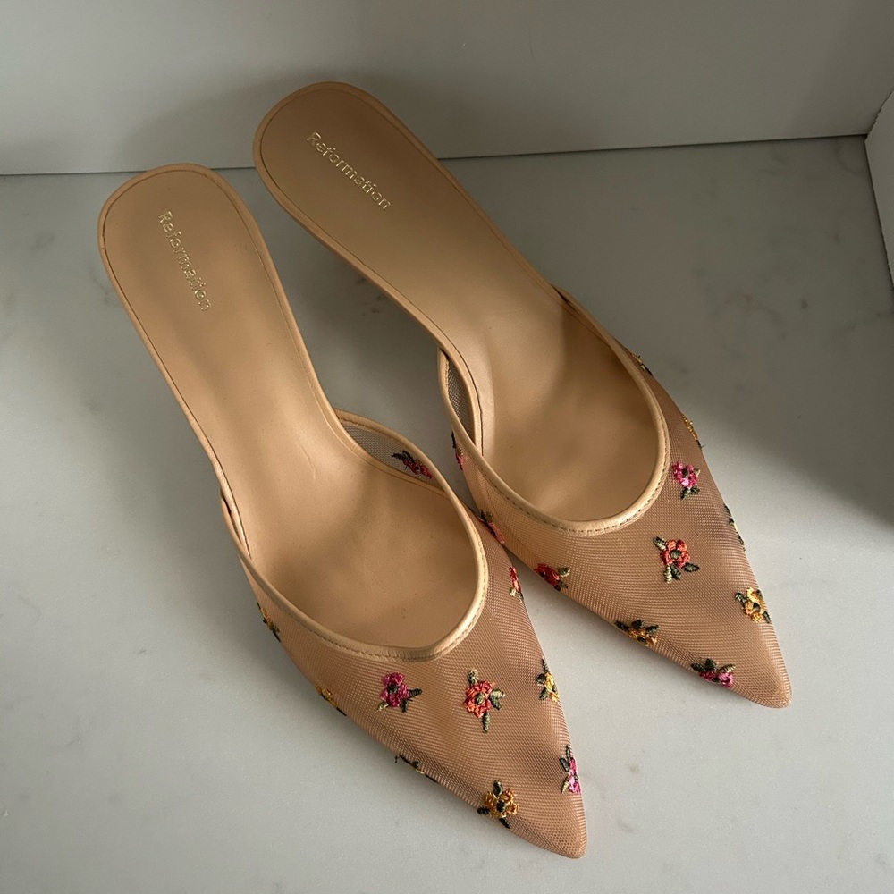 Reformation Wilda Floral Pointed Toe Kitten Mule - Picture 2 of 4